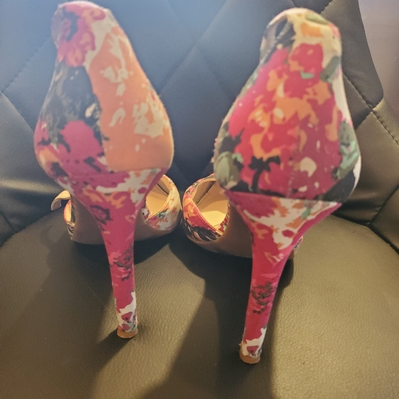 High Heels - Picture 4 of 4